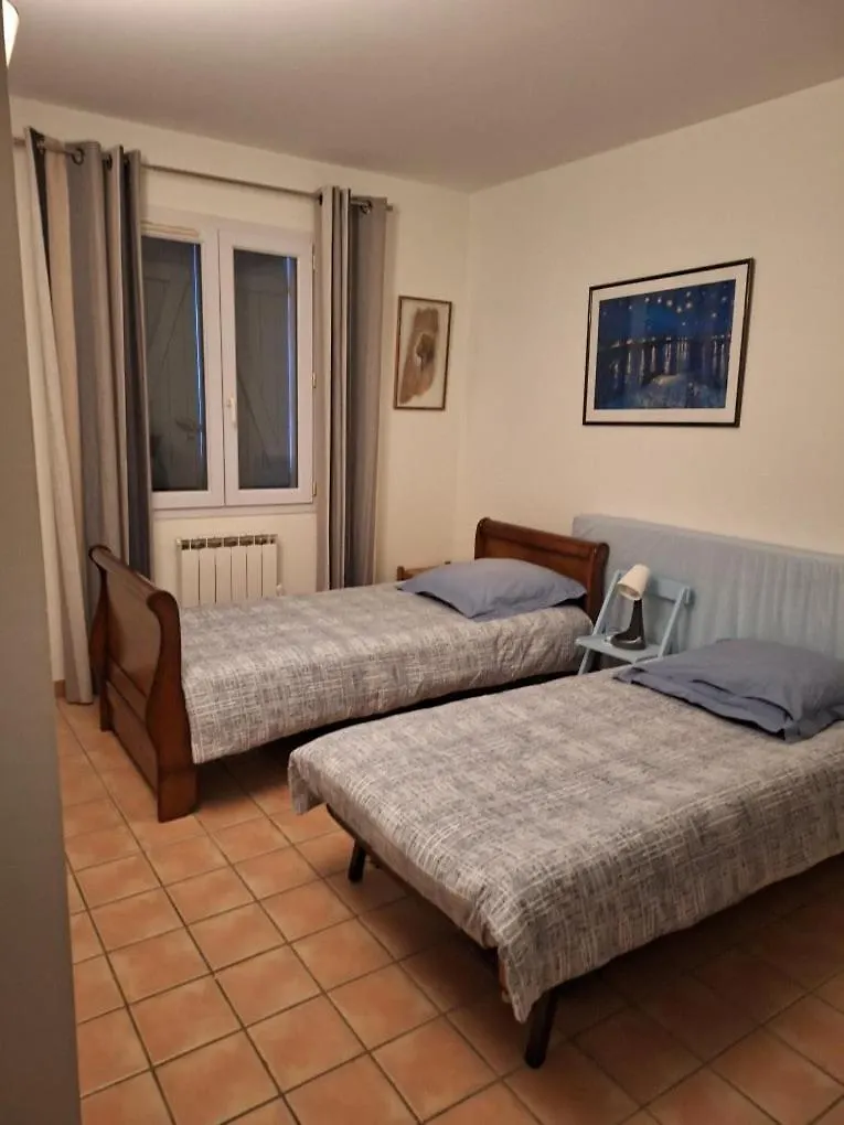 Holiday home Belle Maison Jardin Piscine Pres Avignon Villeneuve-les-Avignon