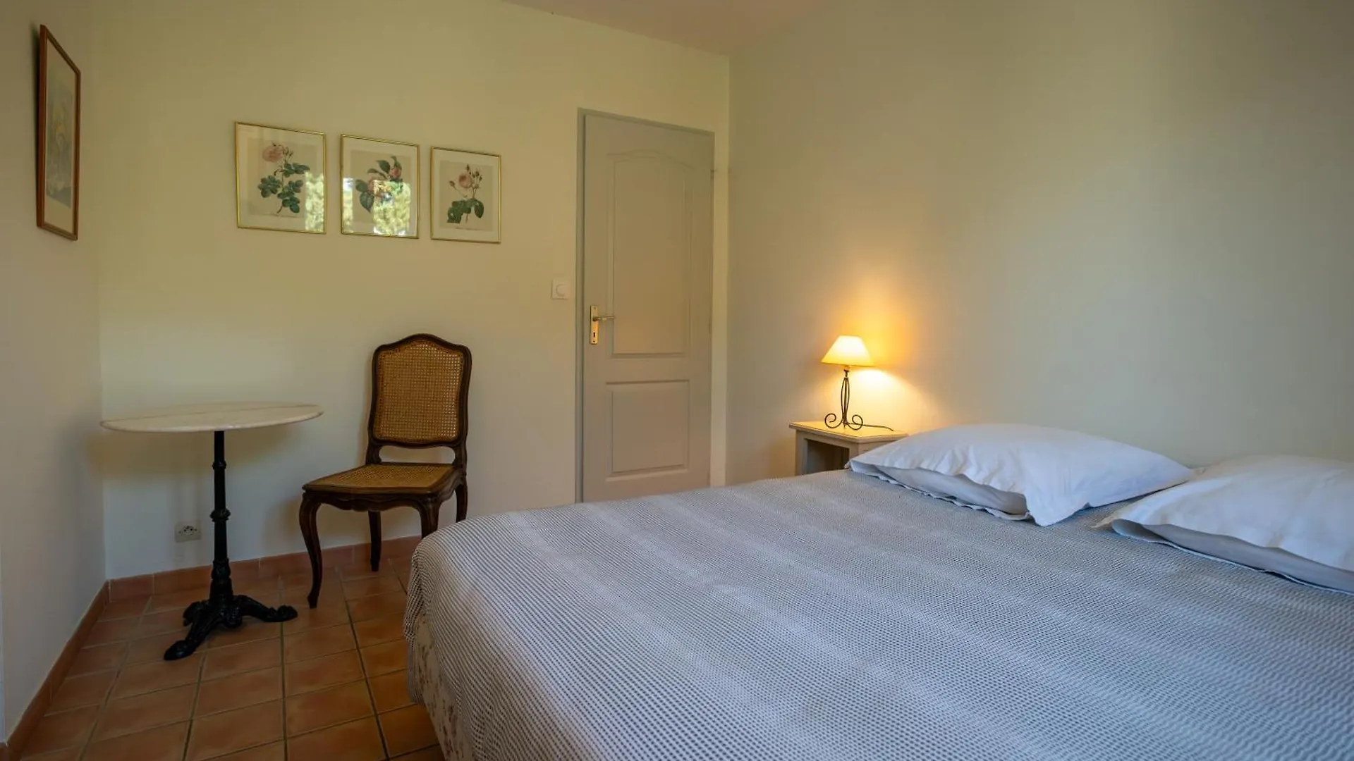 Hébergement de vacances Belle Maison Jardin Piscine Pres Avignon Villeneuve-lès-Avignon