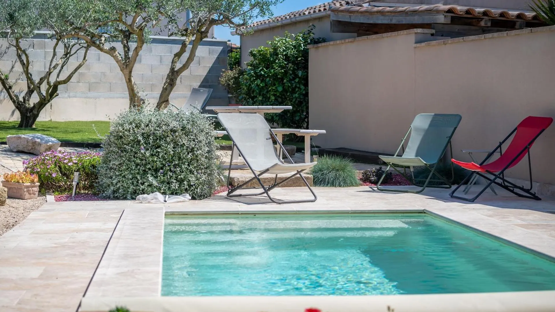 Hébergement de vacances Belle Maison Jardin Piscine Pres Avignon Villeneuve-lès-Avignon France